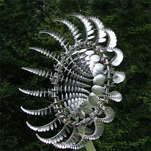 Basicxl | Magisk vindmølle i rustfrit metal – kinetisk skulptur