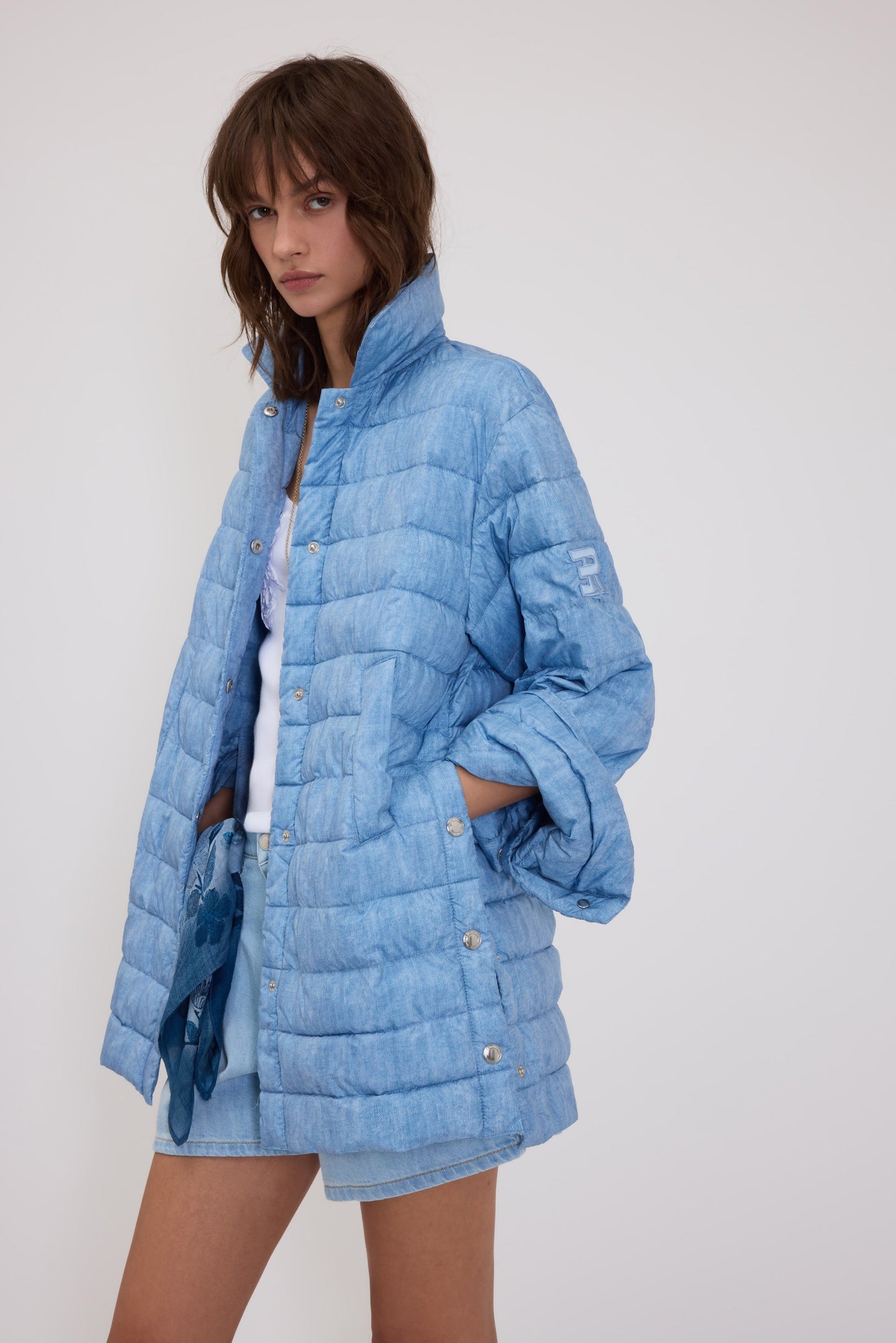 BASICXL DENIM PRINTET DUNJAKKE MED LOGO OG GYLDNE KNAPPER
