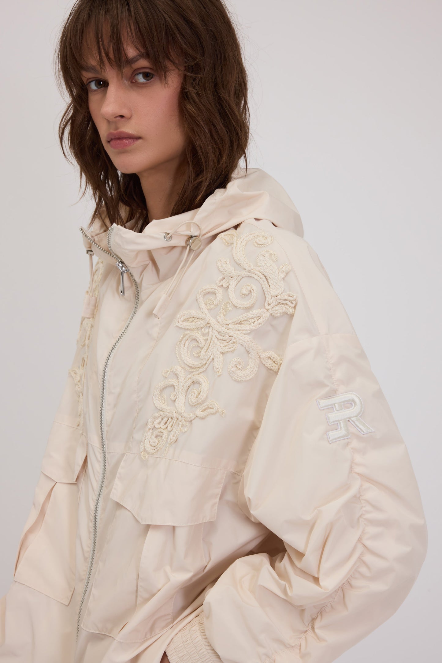BASICXL TAFFETA PARKA MED HÆTTE OG KORNET BRODERI