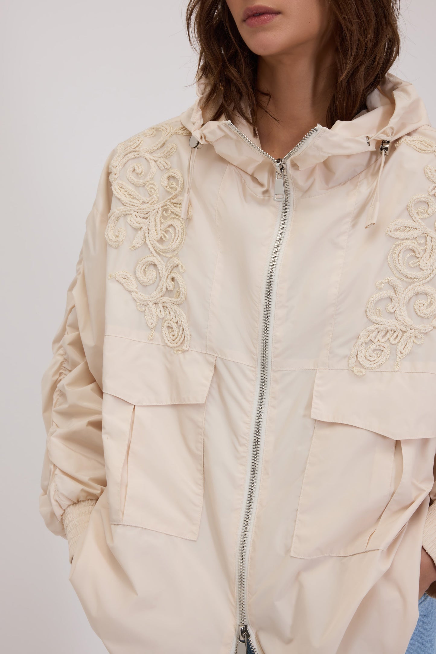 BASICXL TAFFETA PARKA MED HÆTTE OG KORNET BRODERI