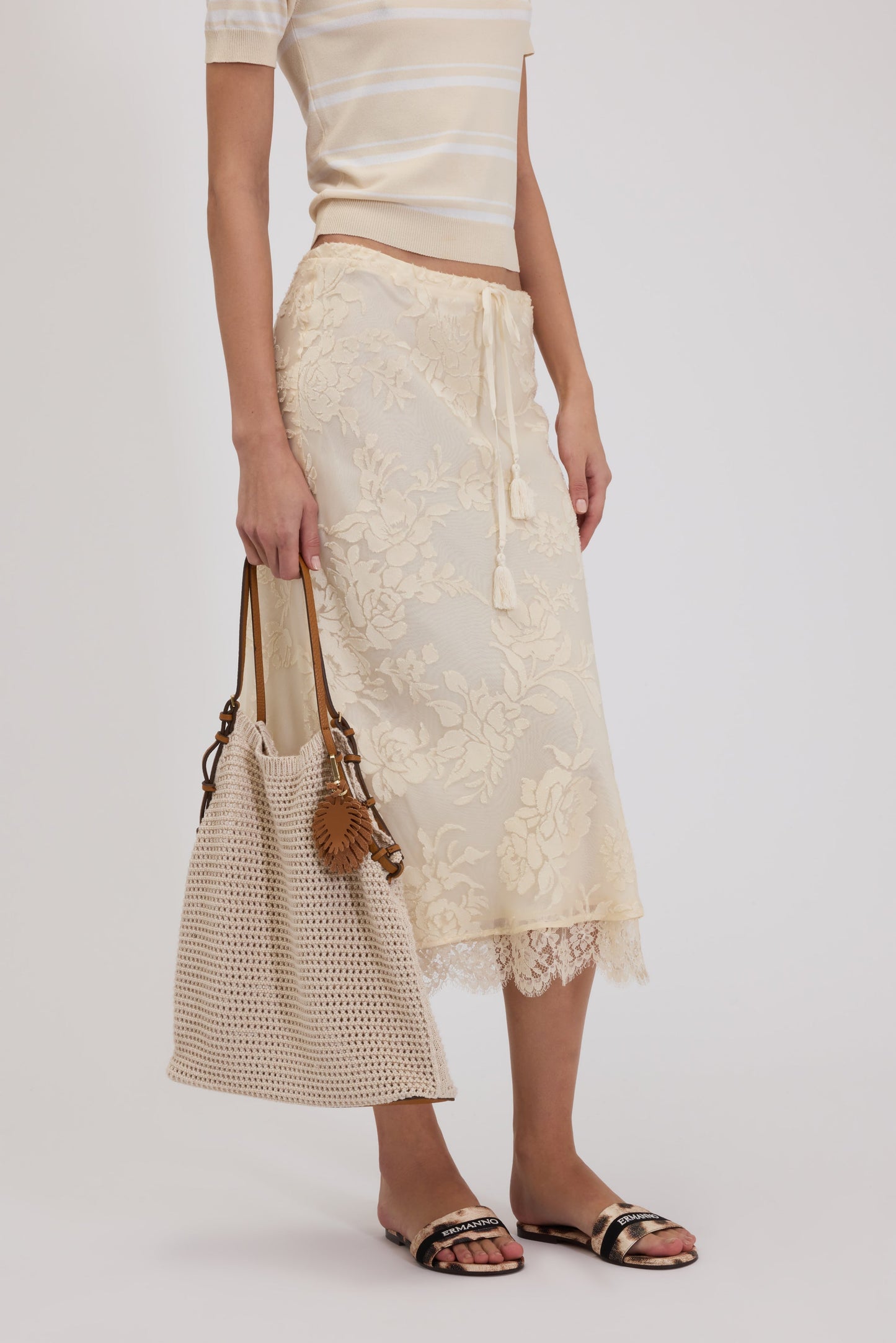 BASICXL MIDI SATIN DEVORÉ NEDERDEL MED BLOMSTER