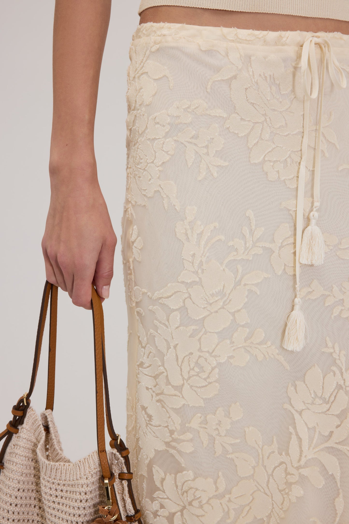 BASICXL MIDI SATIN DEVORÉ NEDERDEL MED BLOMSTER