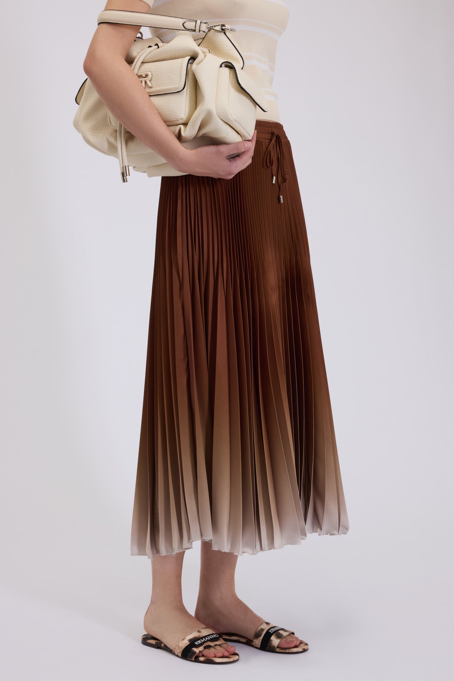BASICXL MIDI SATIN NEDERDEL MED TROPISK PRINT