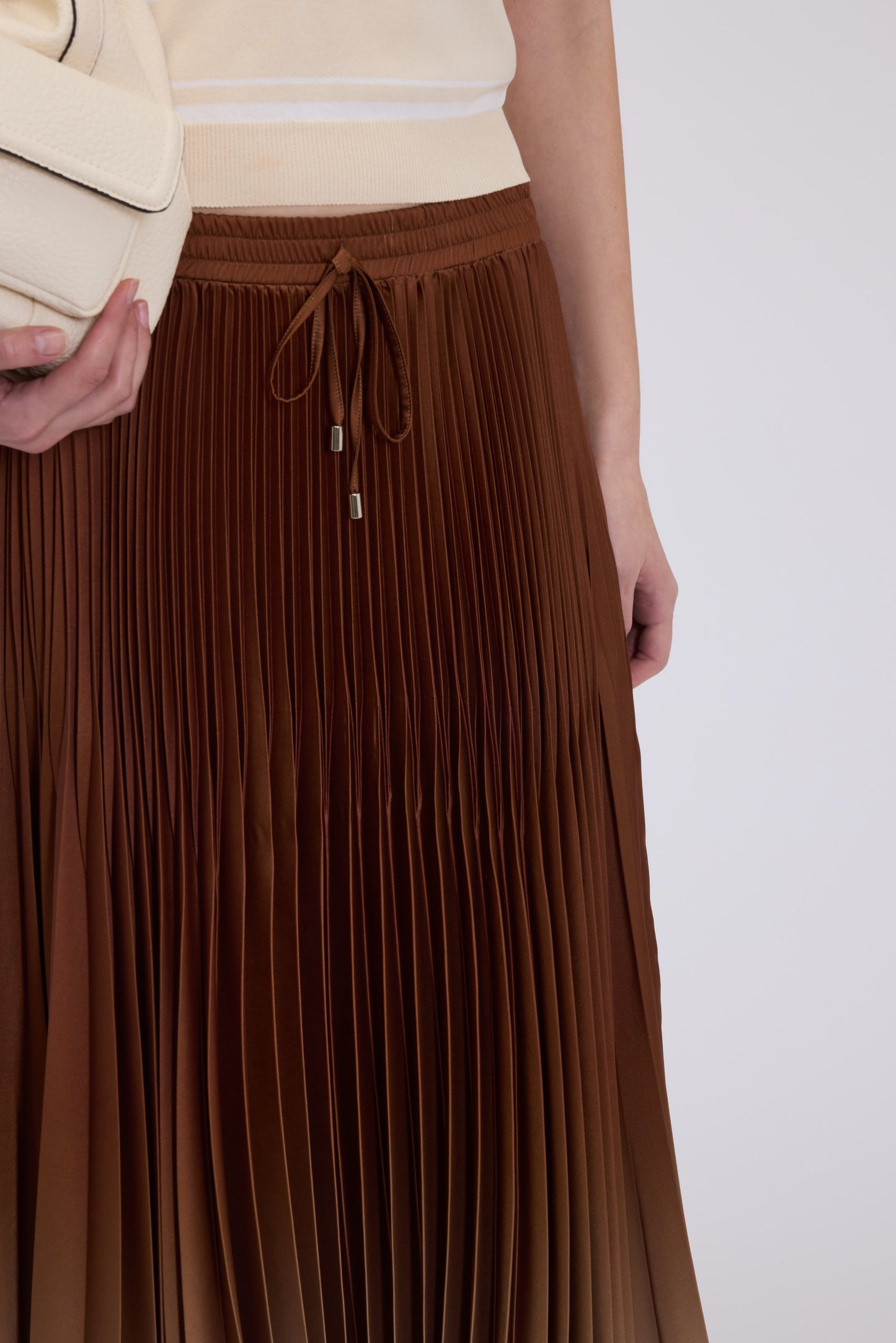 BASICXL MIDI SATIN NEDERDEL MED TROPISK PRINT